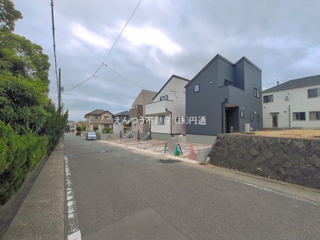 リーブルガーデン山根町の前面道路含む現地写真