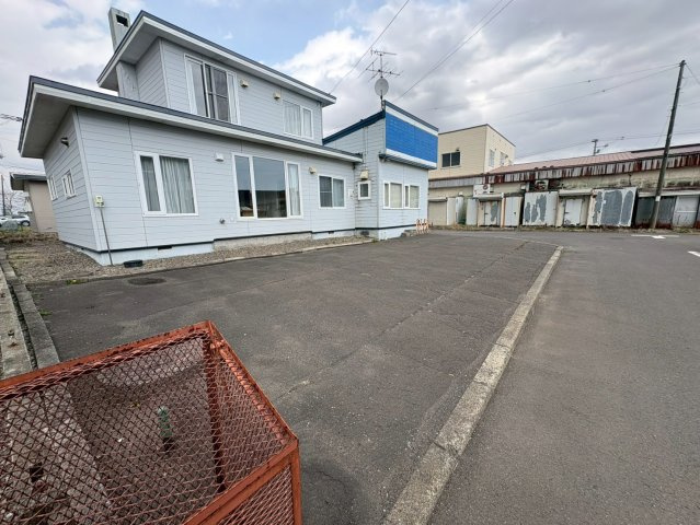 大楽毛西2-30-16店舗付住宅の駐車場