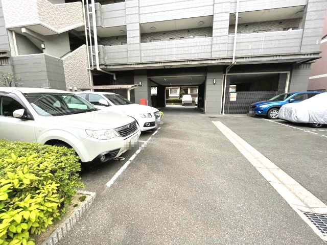 レジデンス京橋スクエア(旧ルクレ京橋)の駐車場