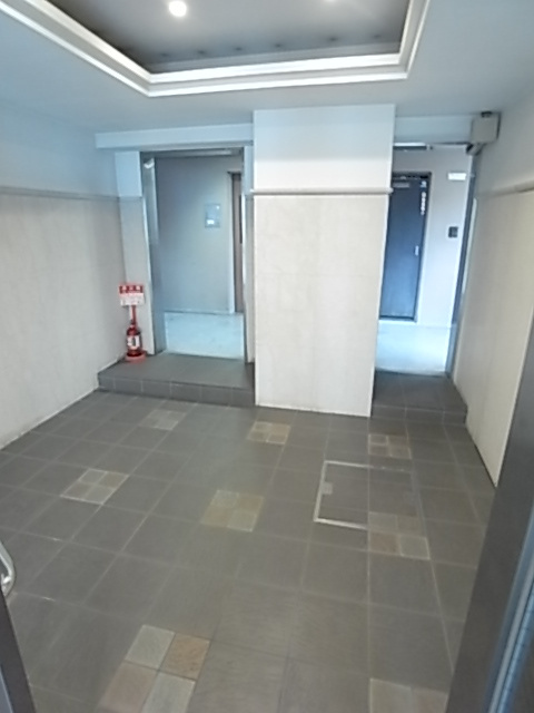 Y'sコート蘭びっくのロビー|建物の内部です