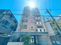 【外観】 | ステイツ天神東☆仲介手数料無料☆ | 徒歩圏内にはスーパーやコンビニが点在し、帰宅が遅い日も安心。話題の飲食店やトレンドの発信地である天神のショップもすぐそこ。思い立ったときに最新のグルメやショッピングを楽しめる心躍る住環境。