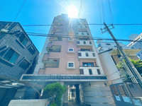 【外観】 | ステイツ天神東☆仲介手数料無料☆ | 福岡の中心地「天神」まで徒歩圏内。地下鉄空港線やバスなど複数路線が利用可能で、毎日の通勤・通学はもちろん、休日のお出かけも驚くほどスムーズに。移動時間を短縮し、自分らしい時間を最大化できる立地です。
