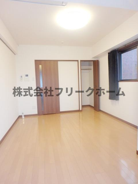 三鷹市下連雀３丁目の賃貸マンションの居間・リビング