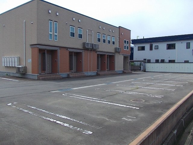 カーサ　フルジェンテⅡの駐車場|駐車場があるので、車を買う予定の方も安心です