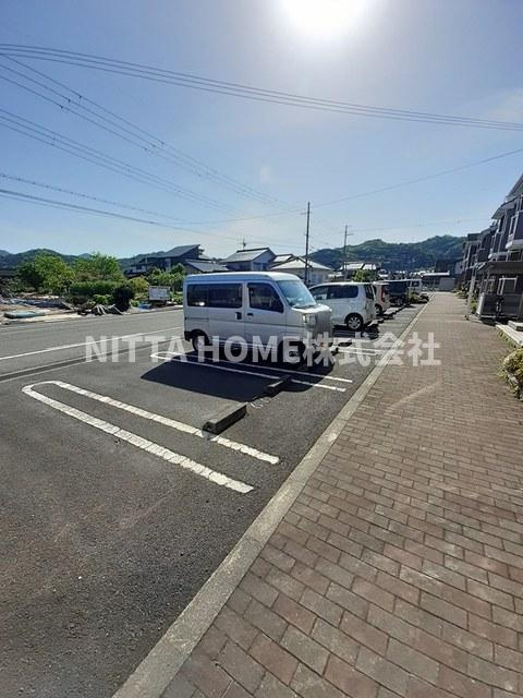 与謝郡与謝野町字三河内のアパートの駐車場
