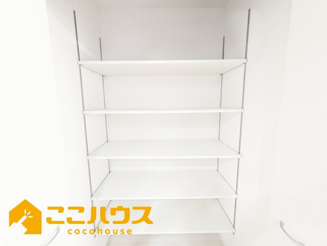 宜野湾市野嵩　新築戸建て　全2棟　2号棟の収納|リビング収納もございます