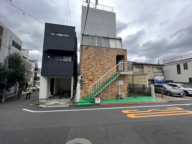ファイン三軒茶屋の駐車場