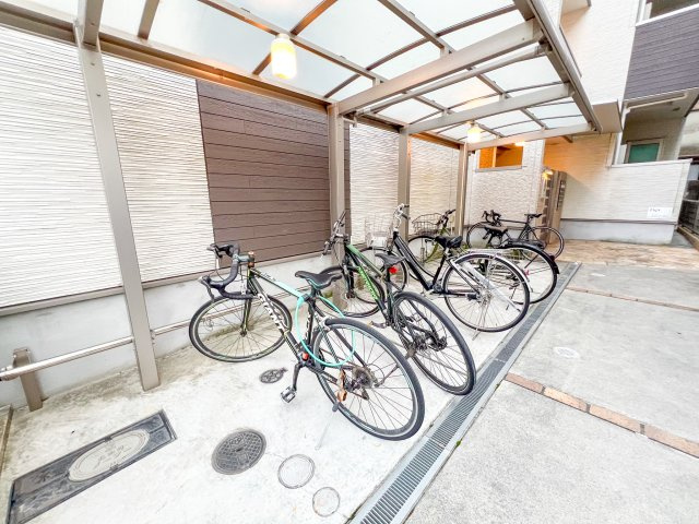 フジパレス清水丘V番館の駐車場