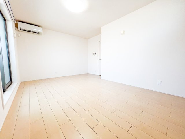 フジパレス清水丘V番館の洋室