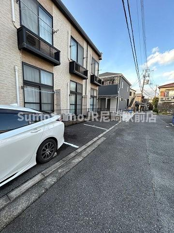 レオパレス道意1号の駐車場|外観は落ち着いています