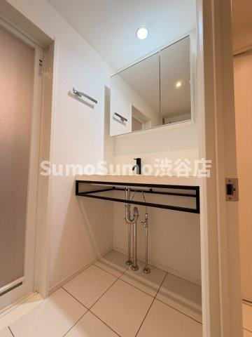 Reve　Residence　目黒の独立洗面台|独立洗面化粧台が付いています