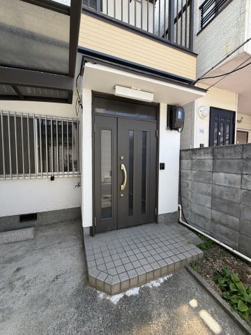 寺池町２丁目貸家のエントランス