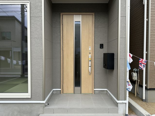 神戸市西区王塚台7丁目新築戸建５号棟の玄関