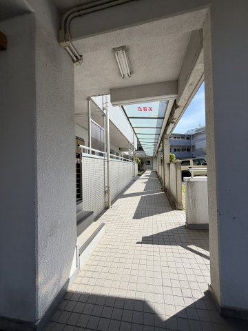 高倉山ハイツのエントランス