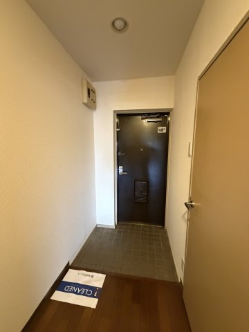 高倉山ハイツの玄関