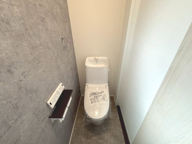 タマタウン　関市東本郷Ⅱ　全4区画分譲のトイレ|超節水型の水洗トイレを標準採用。汚れが付きにくいコーティング加工で、いつでも清潔に保てる便座を装備。