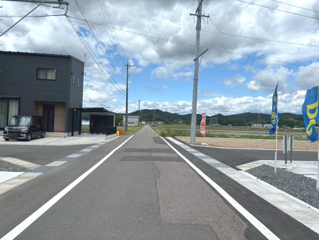 タマタウン　関市東本郷Ⅱ　全4区画分譲の前面道路含む現地写真|■前面道路　■ヤマダ不動産　株式会社リライフ　
■夢のマイホーム購入をフルサポートします！