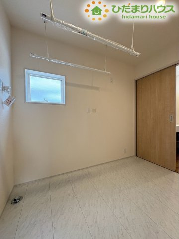 深谷市東方町　第5　新築一戸建て　リーブルガーデン　01のランドリースペース