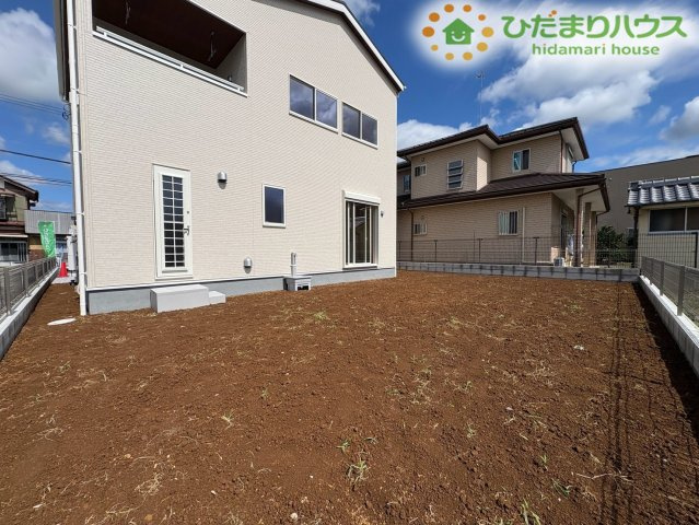 深谷市東方町　第5　新築一戸建て　リーブルガーデン　01の庭|ぽかぽかとした温かい日差しが広がる日当たりの良いお庭！ガーデニングやプール遊びなどご家族で多目的に楽しめます♪お部屋の中にも心地よい光が届き、爽やかな気分で毎日をゆったり過ごしていただけますよ！