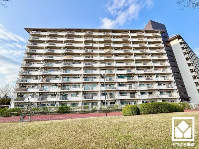 向島ニュータウン第三街区A棟の外観