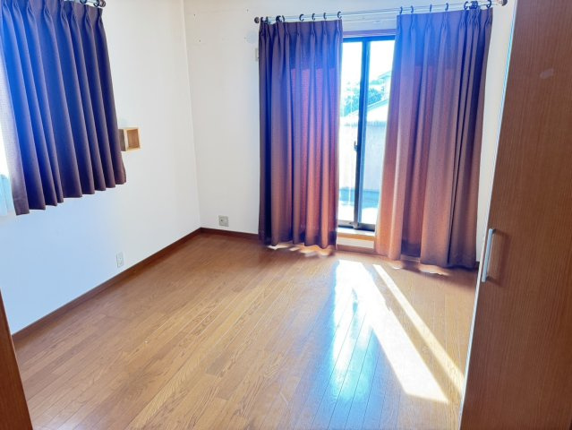 藤枝市　田中３丁目　中古住宅　5LDKの洋室