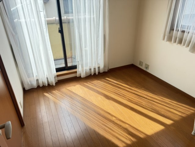 藤枝市　田中３丁目　中古住宅　5LDKの洋室