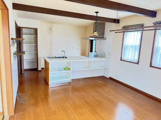 藤枝市　田中３丁目　中古住宅　5LDKの居間・リビング