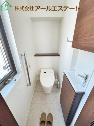 加古川市加古川町稲屋　　　中古戸建のトイレ