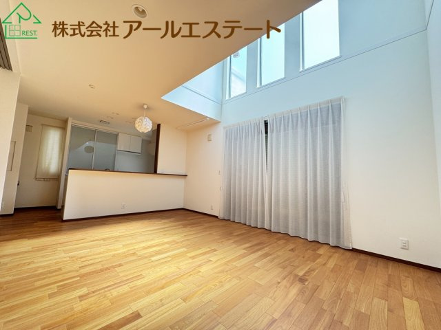 加古川市加古川町稲屋　　　中古戸建の居間・リビング
