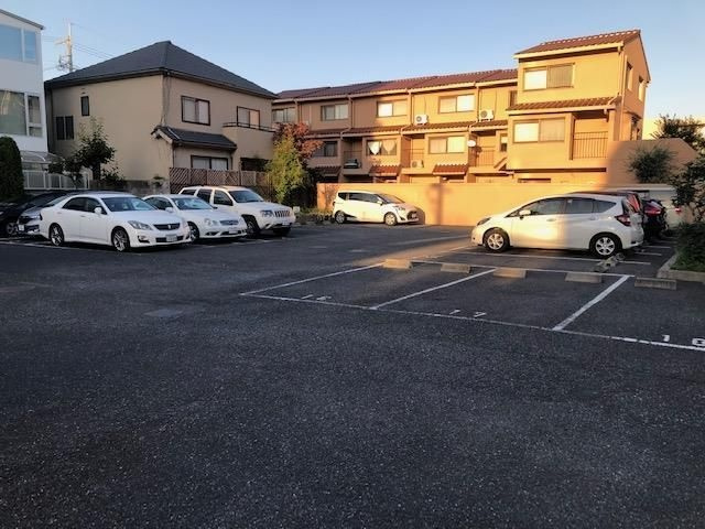 グランデ・アステール芦屋の駐車場