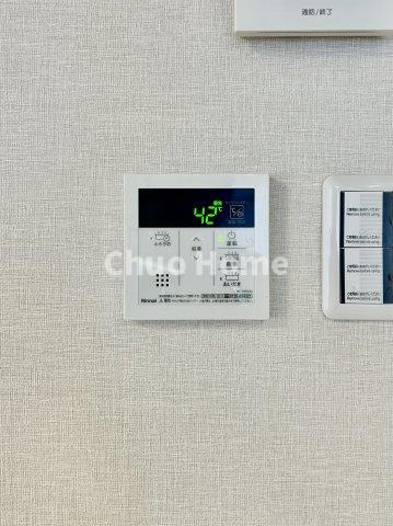 亀有ダイヤモンドマンションの発電・温水設備|【給湯リモコン】外での一日を忘れさせてくれるオートバス機能でお好みの湯量・温度に調整された浴槽。