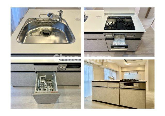 亀有ダイヤモンドマンションのキッチン|【システムキッチン】ワイドで収納豊富な使い勝手の良いカウンターキッチンには、食洗器・伸縮タイプのキッチン水栓、三ツ口コンロ・魚焼きグリルなどの便利な設備が標準完備されています。