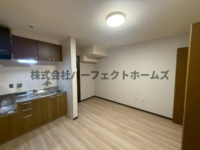 高柳2丁目戸建　賃貸の居間・リビング|こちらのリビングで趣味の時間をお楽しみください