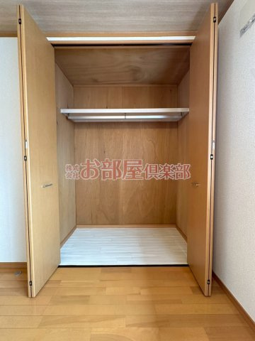 ラ・ポールメゾン北野Bの収納|こまごまとしたものを収納できそうですね