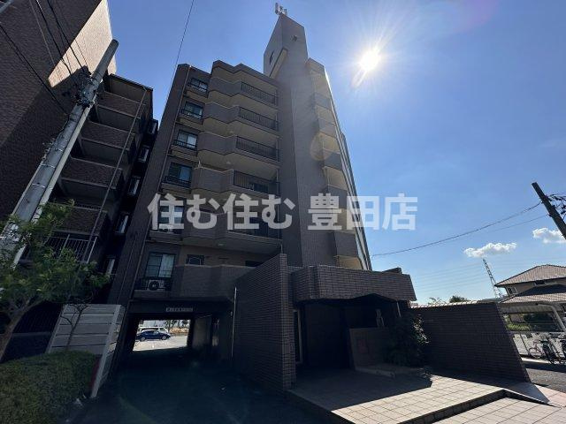 マンションモントレーの外観