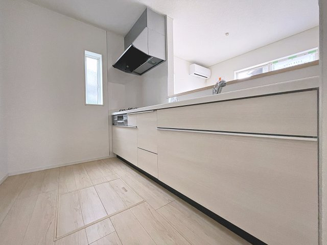 新築戸建・新築建売　二本松市油井第6　油井小・安達中のキッチン|キッチンはカウンターになっているのでリビング全体を見渡すことができます！