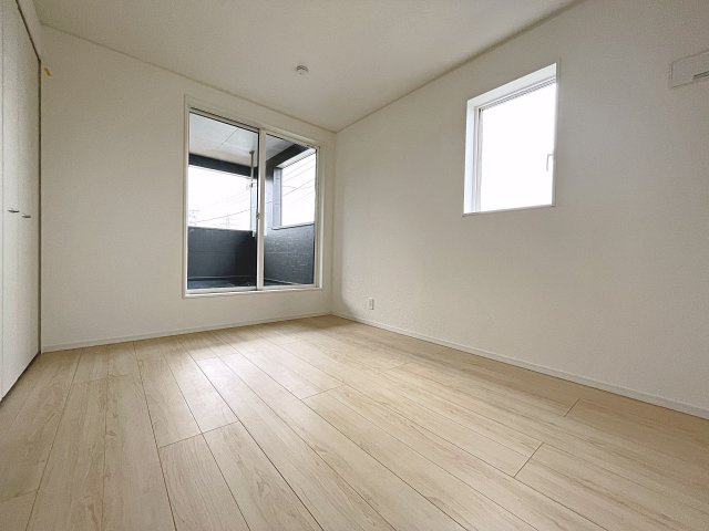 新築戸建・新築建売　二本松市油井第6　油井小・安達中の洋室|自然光が長時間入る2面採光で明るく気持ちの良いプライベート空間です！