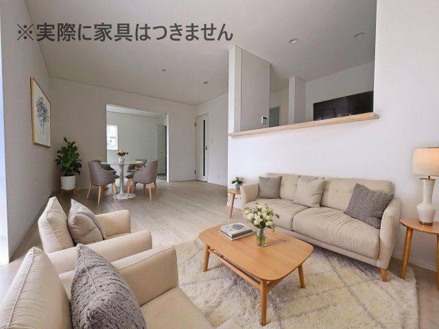 新築戸建・新築建売　二本松市油井第6　油井小・安達中の居間・リビング|画像はバーチャルホームステージングの加工による演出で、実際の家具は付きません。