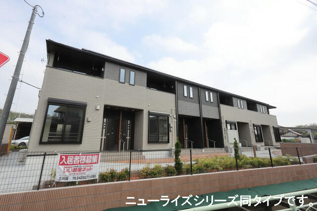 稲城市百村のアパートの外観