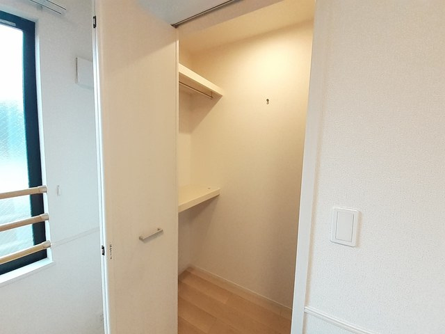 稲城市百村のアパートの収納