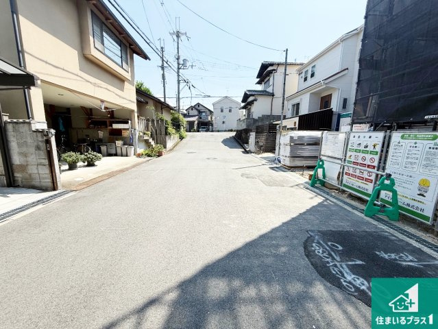 藤井寺市国府　第1期　新築一戸建ての前面道路含む現地写真|周辺は落ち着いた街並みの住宅地！子育てがしやすい住環境です！まだ未完成ですが、現地でしかわからない事もございます。是非一度ご覧ください。
