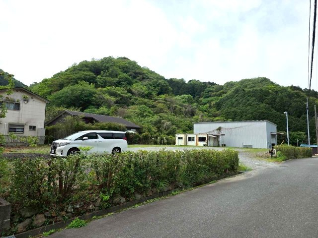 荻　車両や資材置場に使える倉庫付き土地の外観