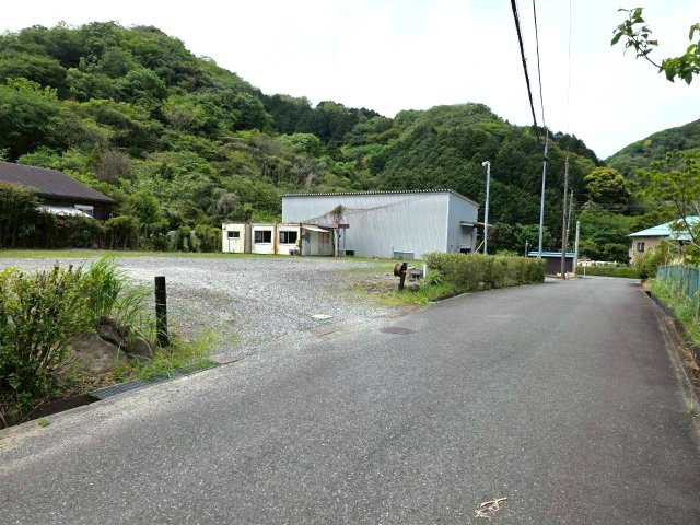 荻　車両や資材置場に使える倉庫付き土地の外観