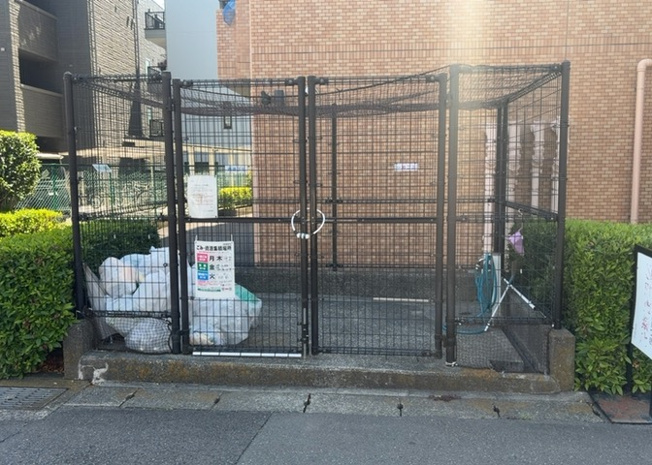 【設備】 | ライオンズマンション淵野辺 | 共有部分は、住民なら誰もが使える設備のこと。例えば駐車場やエレベーター、インターネット設備、セキュリティ設備などがあります。他にも、マンションの廊下・外部階段やエントランス・ゴミ置き場などがあります。