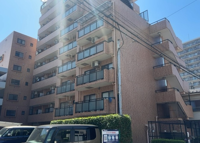 【構造・工法・仕様】 | ライオンズマンション淵野辺 | ＲＣ造、Reinforced Concreteは直訳すると補強されたコンクリートです。主に柱や梁・床・壁が鉄筋とコンクリートで構成おり、鉄筋を組んだ型枠にコンクリートを流し込んで固めたものを指します。