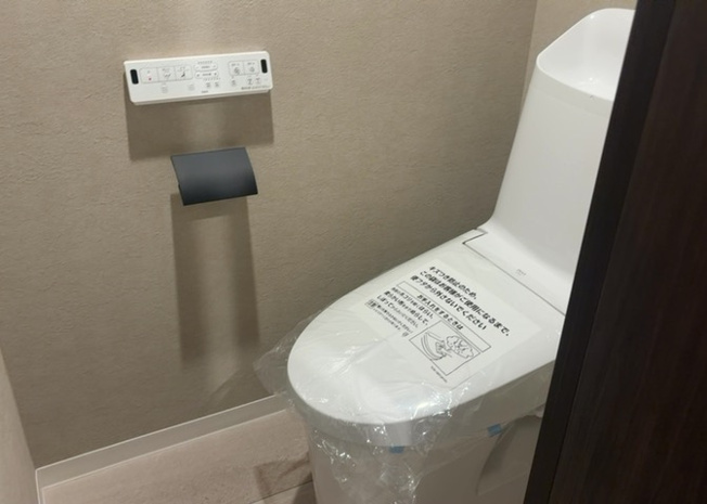 【トイレ】 | ライオンズマンション淵野辺 | トイレは大きさや形、機能、抗菌性などが異なる多種多彩なタイプが各メーカーから出ています。それぞれに良さがあるため、事前にどういったタイプのトイレがいいのかをご家庭内で決めて、内見に行くといいでしょう。