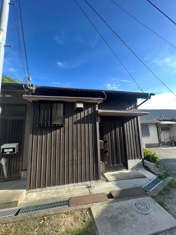 猪名寺1丁目貸家(30-14)のエントランス|毎日通るエントランスはこのようになっています
