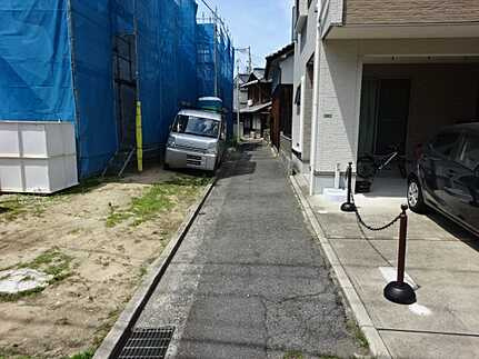 南区向洋大原町の前面道路含む現地写真