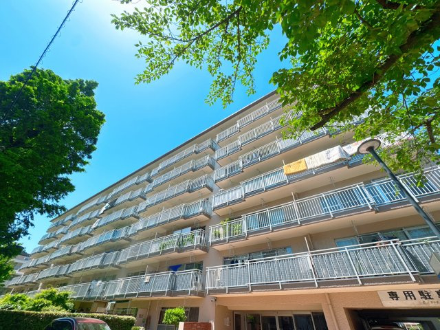 【外観】 | 藤和城西コーポ☆仲介手数料無料☆ | 福岡市七隈線「別府」駅と空港線「西新」駅の2路線が徒歩圏内。天神・博多・福岡空港の主要エリアへダイレクトに繋がる、通勤・通学にこの上ない好立地です。