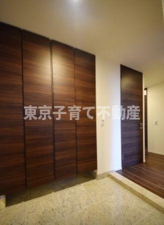 ザ・パークハウス本郷の玄関